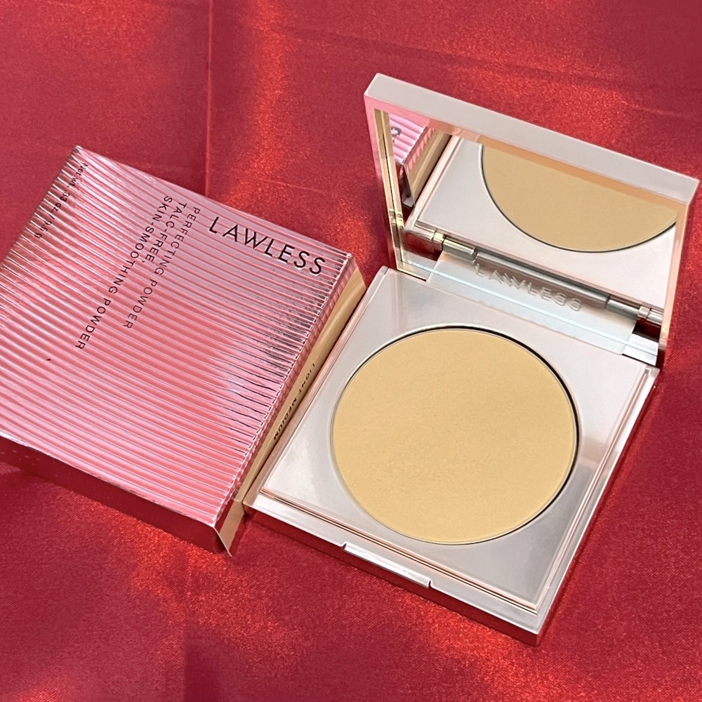 LAWLESS Talc Free Perfecting Powder: Light Medium  (NEW IN BOX)